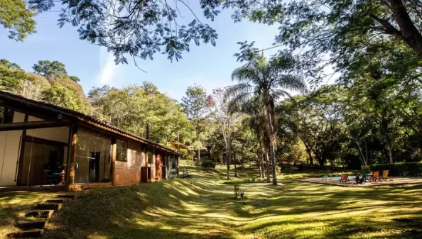 Lugar de retiro familiar (natureza, casa acolhedora)